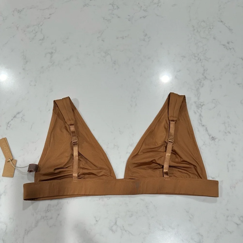 SKIMS Swim Plunge Bikini Top Size 4X Almond